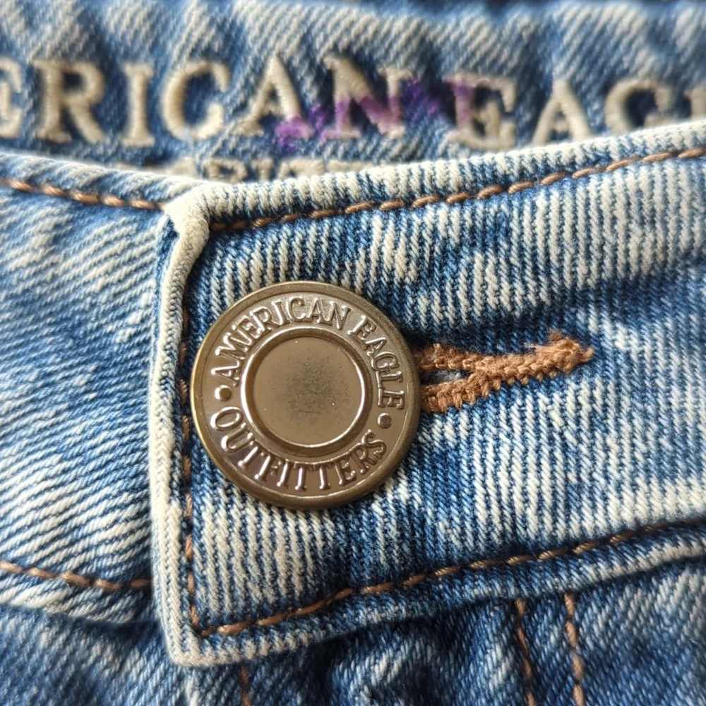 AEO Distressed Tom Girl Shortie Ripped Distressed Frayed Jean Shorts 2 Blue - Picture 4 of 15